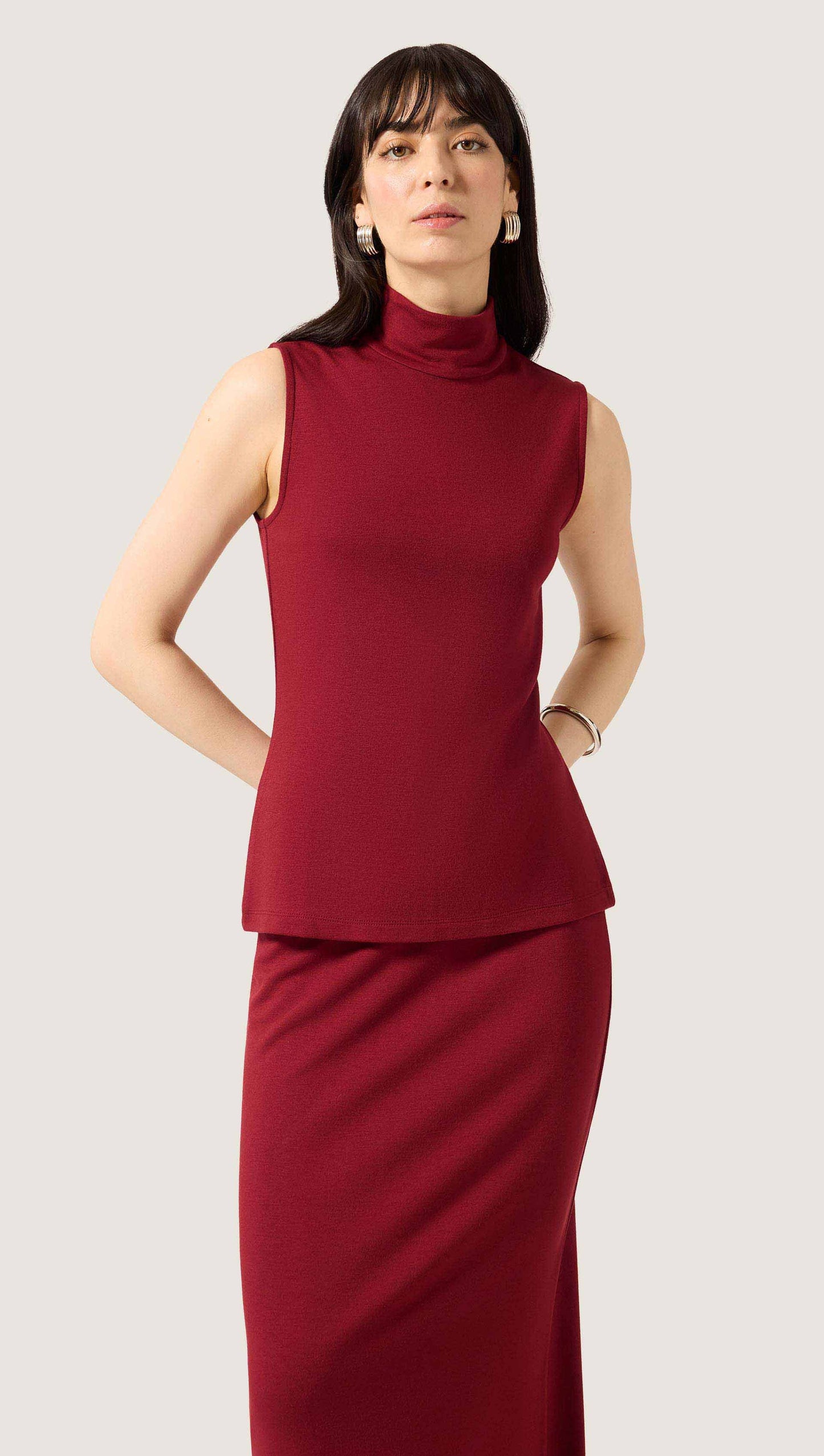 Sleeveless Slim Turtleneck in Wool Jersey | Maroon